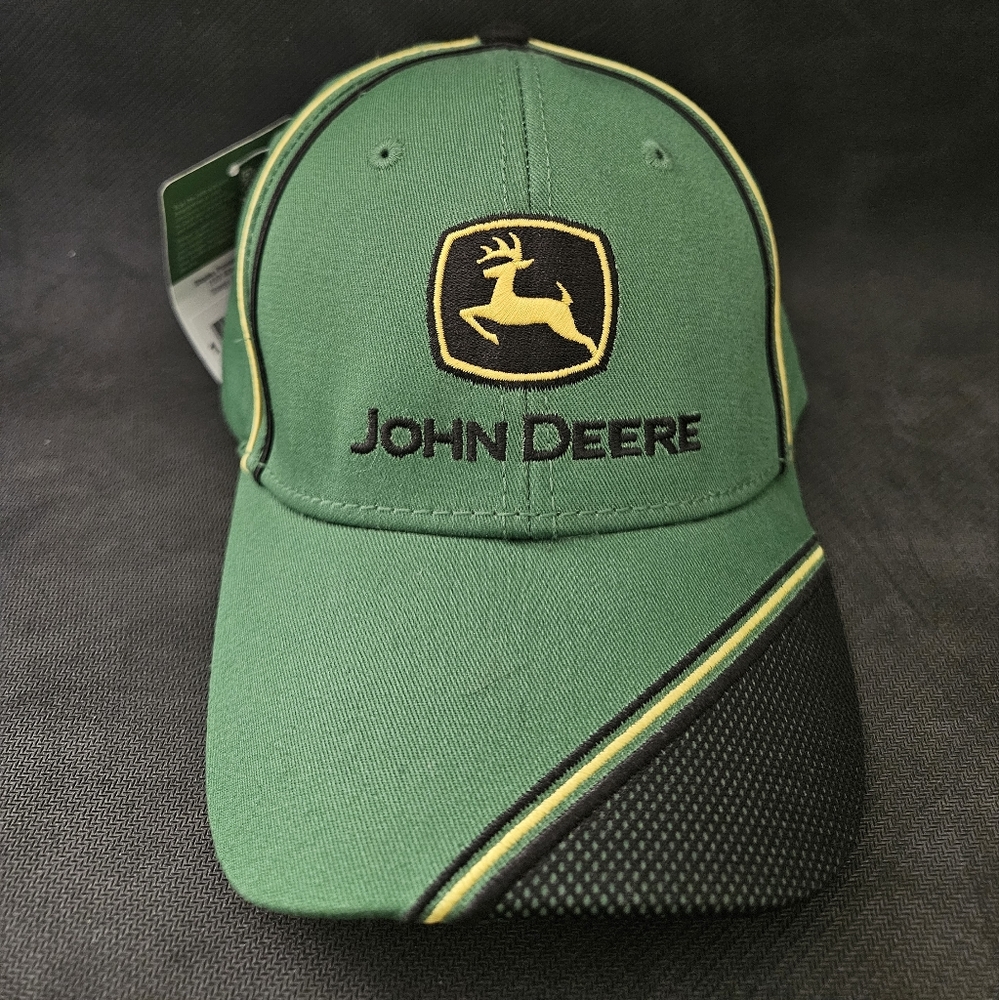 NWT Green John Deere Hat with mesh corner detail